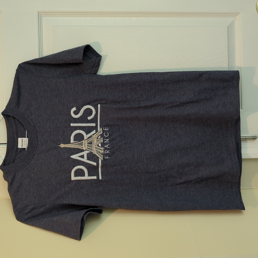 Women's embroidered Paris, France + Eiffel Tower tee, size Small, grey like new